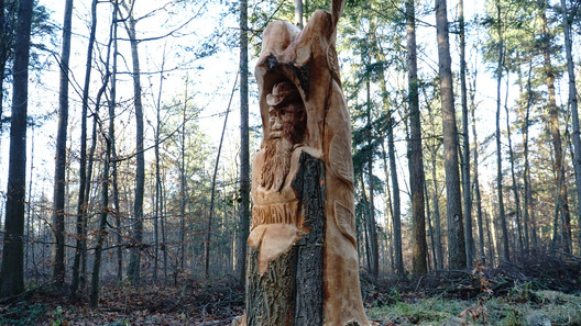 Erdmann als Holzschnitzfigur